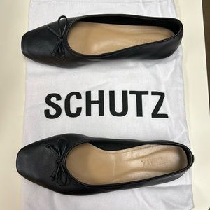 Schutz Arissa Flats (black, 6.5)